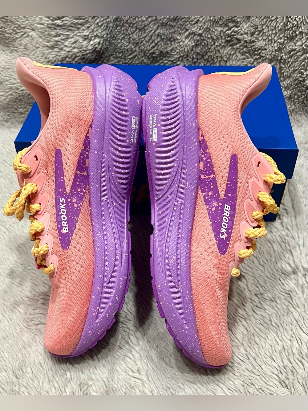 *NEW IN BOX* Brooks x runDisney Rapunzel Ghost 17 Running Sneaker Women’s 8.5 - Picture 11 of 16